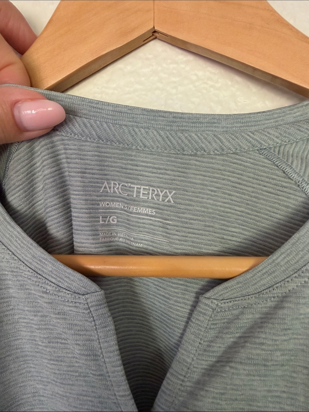 Arc'teryx Women's Long-Sleeve V-Neck Top in Sage - Picture 2 of 4